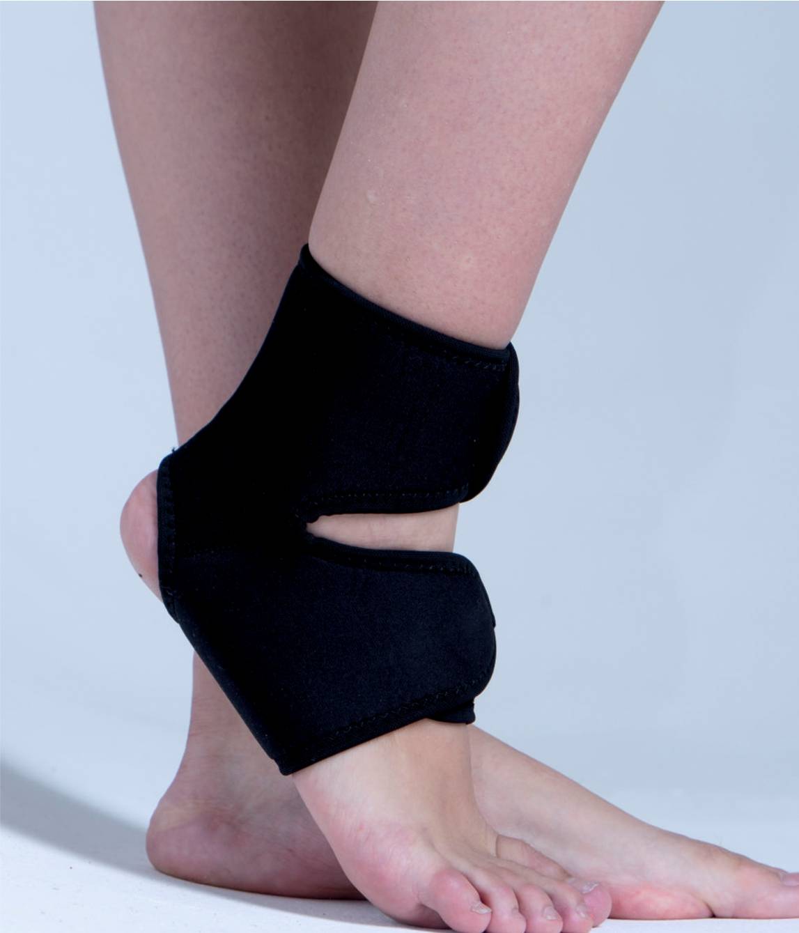 Medical neoprene bandage for ankle joint fixation