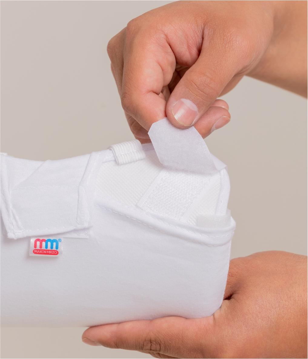 Hip joint fixing bandage (Frejka splint)